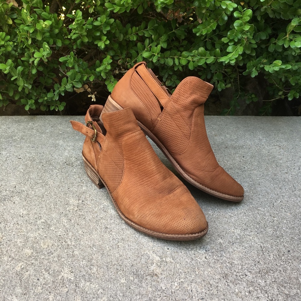 Gianni Bini Ankle Boots